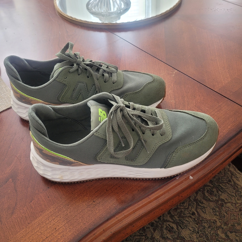 New Balance Green Athletic Shoes - Picture 2 of 5